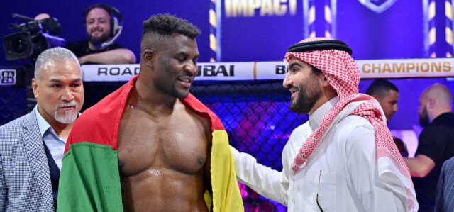 Francis Ngannou nocauteia Renan Ferreira