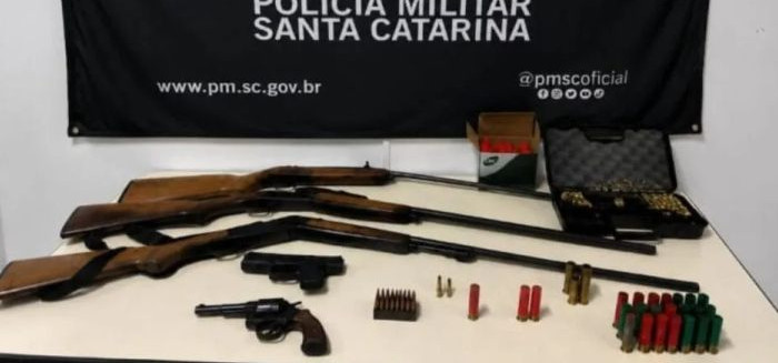 Morador é preso após ameaçar técnico de internet com arma