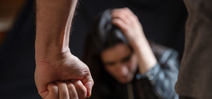 Ex-companheiro é preso após agredir mulher na Itoupava Central