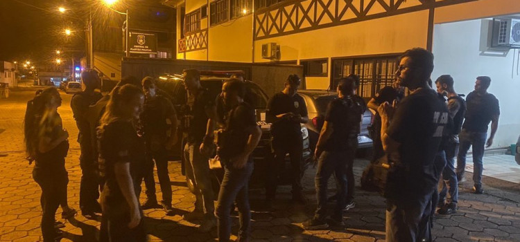 Polícia Civil prende criminosos no Morro da Garuva