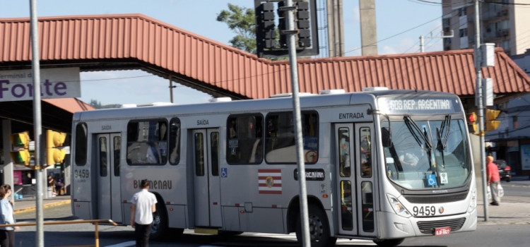 Blumenau faz ajustes em nove linhas de ônibus