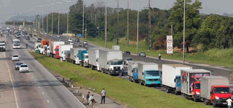Expectativa do governo é fechar novo acordo com caminhoneiros hoje