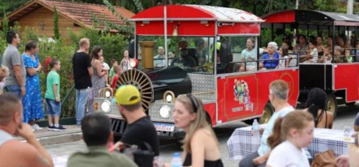 Guabiruba promove passeio gratuito de trenzinho por fábricas de chocolate