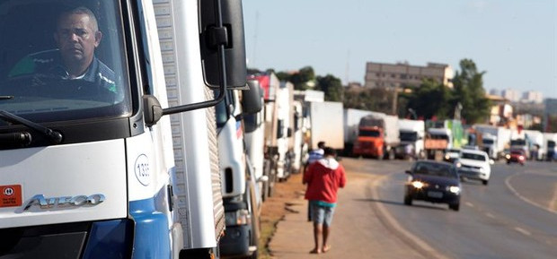 Auxílio de R$ 400 cobre só 13% de um abastecimento, diz líder de caminhoneiros