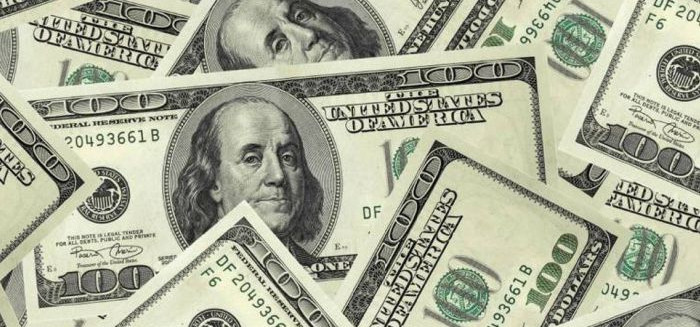 Economia: dólar cai no exterior, mas real segue sem força própria