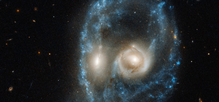 Rosto 'assustador' é captado pelo Hubble no espaço