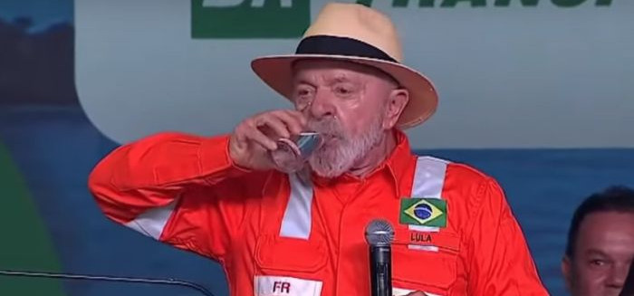 Lula tampa nome de Jorginho em placa da BR-470 e ataca SC