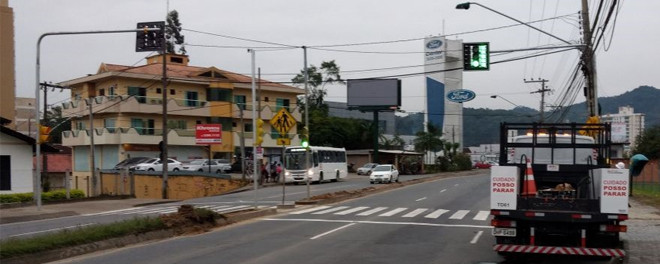Rua 2 de Setembro recebe novo semáforo