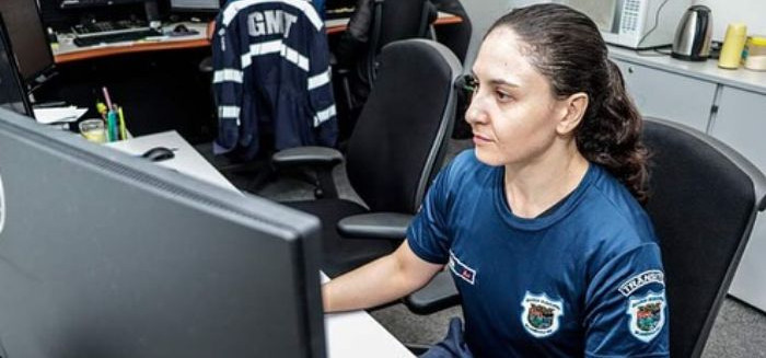 Motorista foge após batida, mas acaba identificada por câmeras