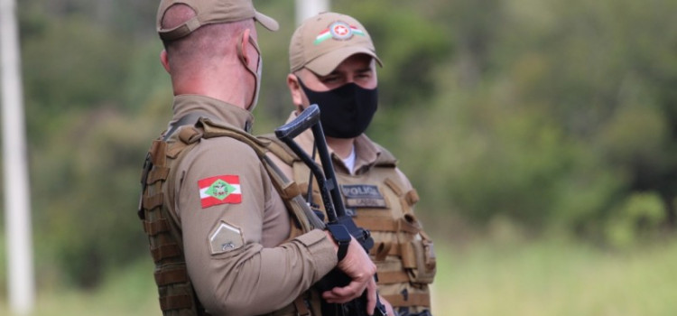 Sujeito é preso em comércio no Centro