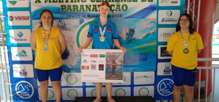 Fernanda Vogt leva seis medalhas de Paranatação
