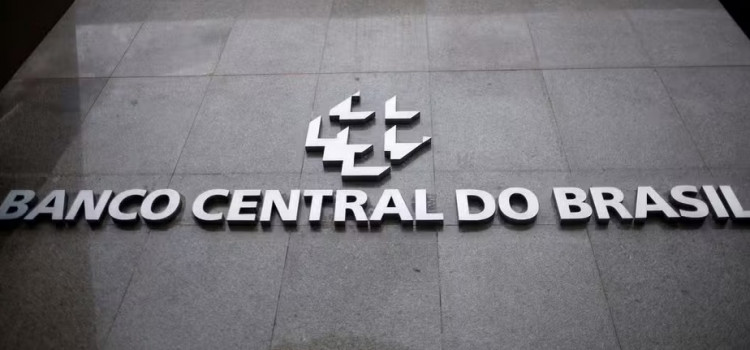 Copom deve subir juro para 14,75% ao ano
