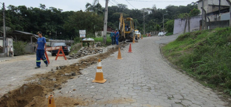 Manutenção interdita trecho da Rua Eça de Queiroz hoje