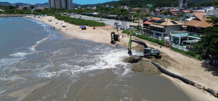 Piçarras inicia obra de alargamento da faixa de areia
