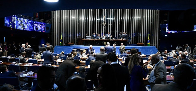 Senado pode votar hoje PEC que recria adicional para juízes e procuradores