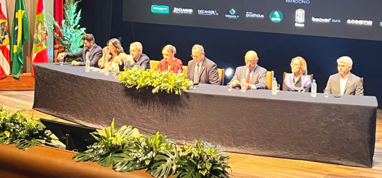Christiane Buerger é reconduzida à Presidência da Acib