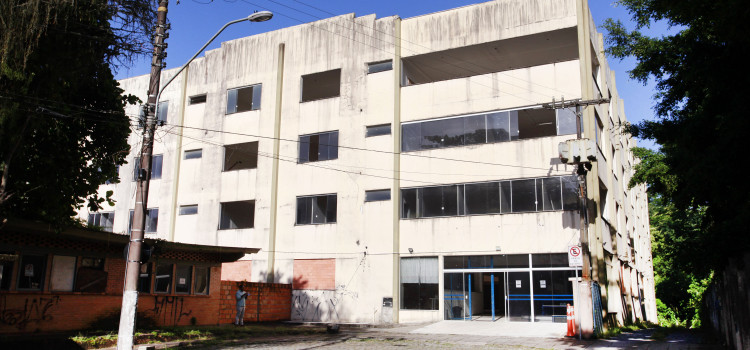 Ito abre mão de nova sede e sugere imóvel para Policlínica