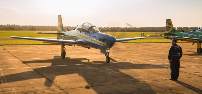 Aeroporto vizinho vira base da Esquadrilha da Fumaça