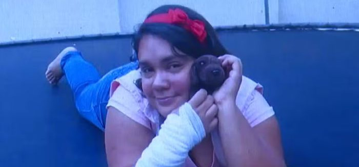 Mulher de 37 anos que fingiu ter 12 em SC aplicou golpe em 7 estados