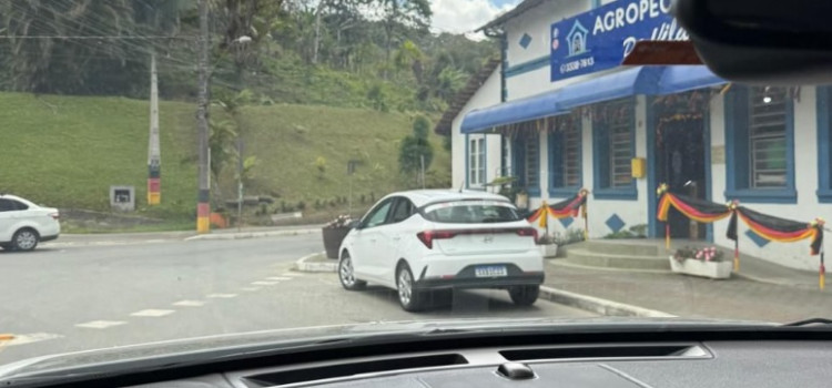 Servidores usam carro da prefeitura para fins pessoais