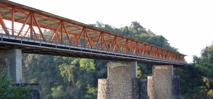 Ponte do Salto é pichada na reta final de obra
