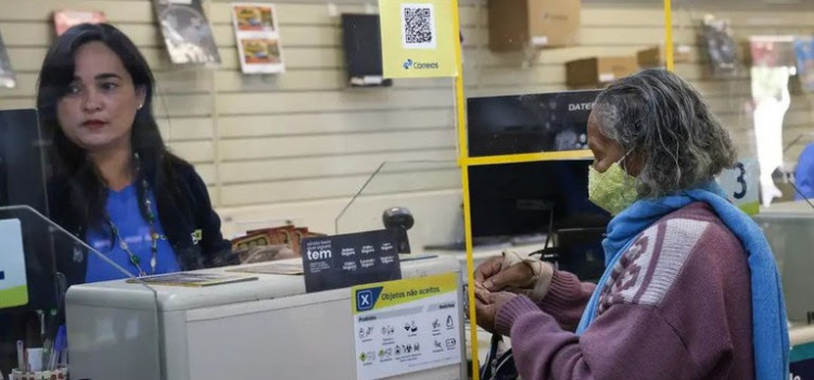 Correios atendem aposentados para contestação de descontos indevidos