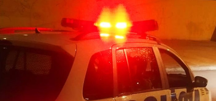Homem desafia polícia, tenta fugir e acaba preso na Itoupava Central
