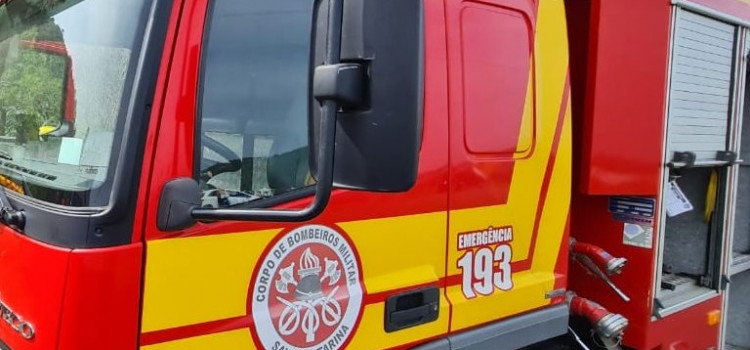 Incêndio mobiliza cinco viaturas na Fortaleza