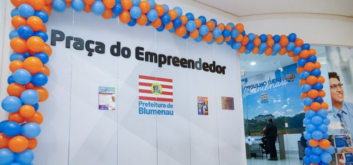 Blumenau impulsiona negócios e celebra 11 anos da Praça do Empreendedor