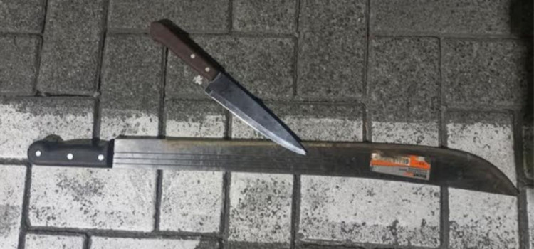 Maconheiro bêbado é preso com facões no Centro
