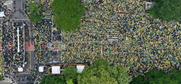 Bolsonaro reúne 60 mil na Paulista