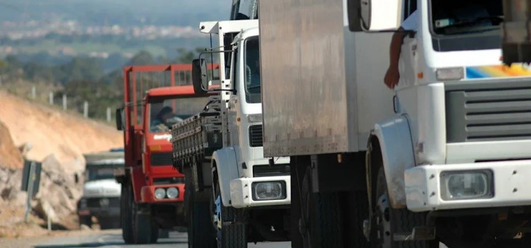 Saiba mais sobre o segundo dia de paralização dos caminhoneiros