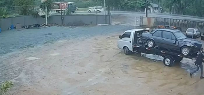 Vídeo mostra acidente fatal que interditou a BR-470 em Indaial ontem