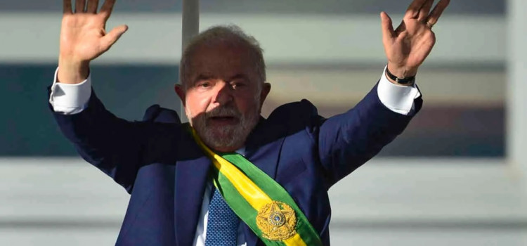 Lula toma posse