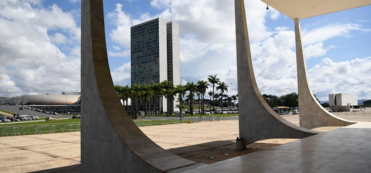 Legislativo pede anulação de decretos que elevaram IOF