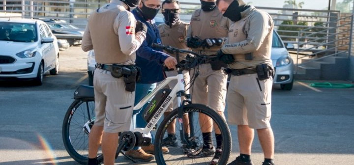 10° BPM recebe doação de bicicleta elétrica para reforço no policiamento