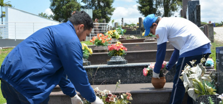 Cemitérios recebem ação de combate à dengue