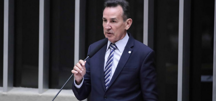 Goetten critica tarifa de Trump e cobra união