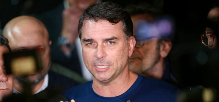 Flávio minimiza atrito com Michele Bolsonaro