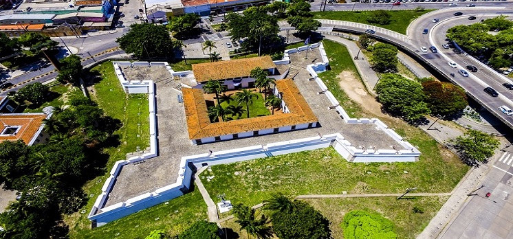 A beleza e a história do Forte das Cinco Pontas em Recife