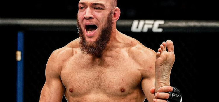 'Caçador de Pés' do UFC enfrenta lutador sem pernas