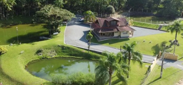 Refúgio de luxo perto de Blumenau é anunciado por R$ 2,8 milhões