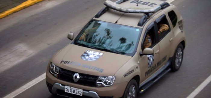 Homem é preso após perseguir e ameaçar companheira no Garcia