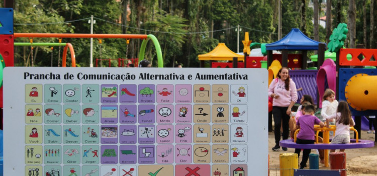 Blumenau tem placa de comunicação de pessoas com dificuldade na fala