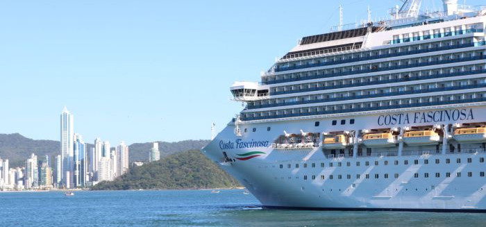Turismo de transatlânticos injeta milhões no litoral de SC