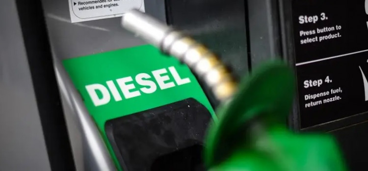 Diesel comum e gasolina caem no sul em novembro