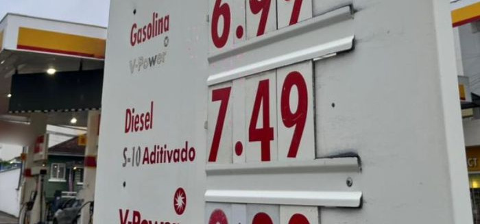 Preço do diesel dispara em Blumenau e atinge a marca de R$ 7,49
