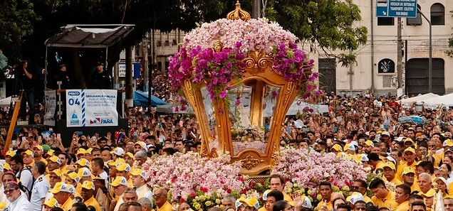 Uma das maiores procissões religiosas do Brasil movem o turismo