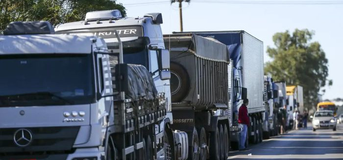 Caminhoneiros decidem não fazer greve nacional por alta do diesel