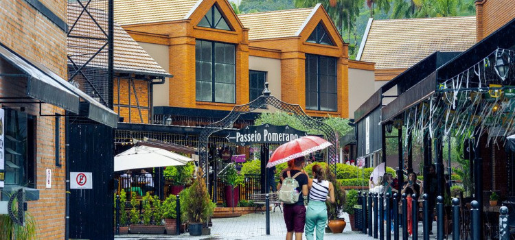 SC registra salto de 50% na chegada de turistas estrangeiros em 2025